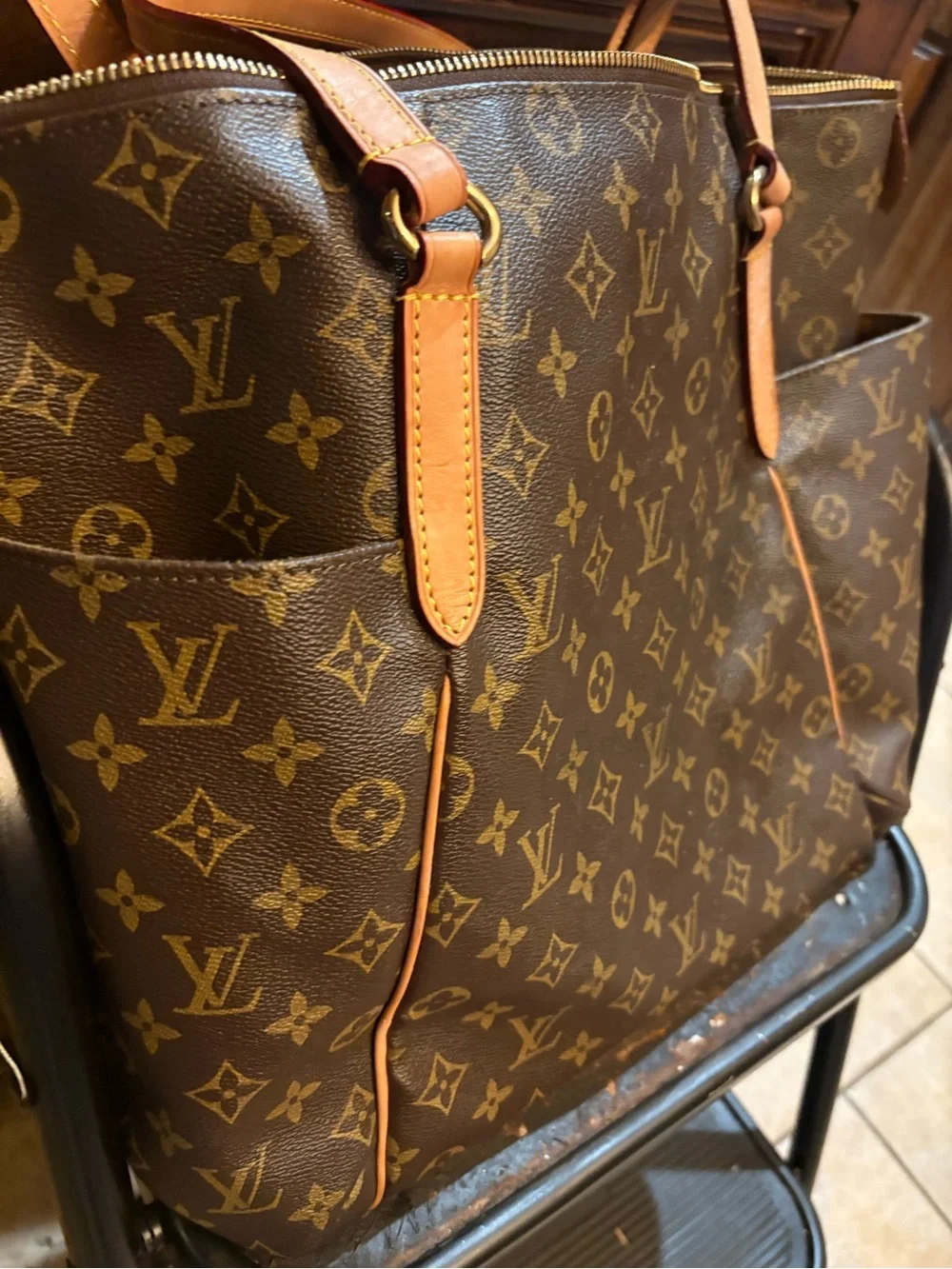 Louis Vuitton Totally MM Monogram Tote/shoulder bag.